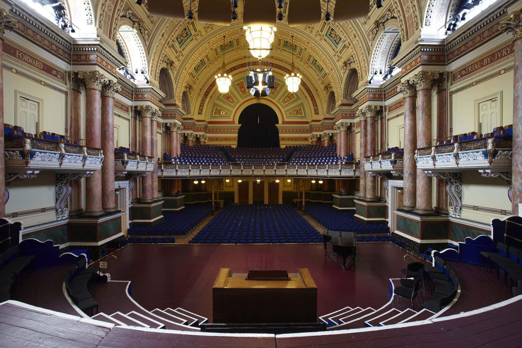 leeds-town-hall-filmed-in-yorkshire